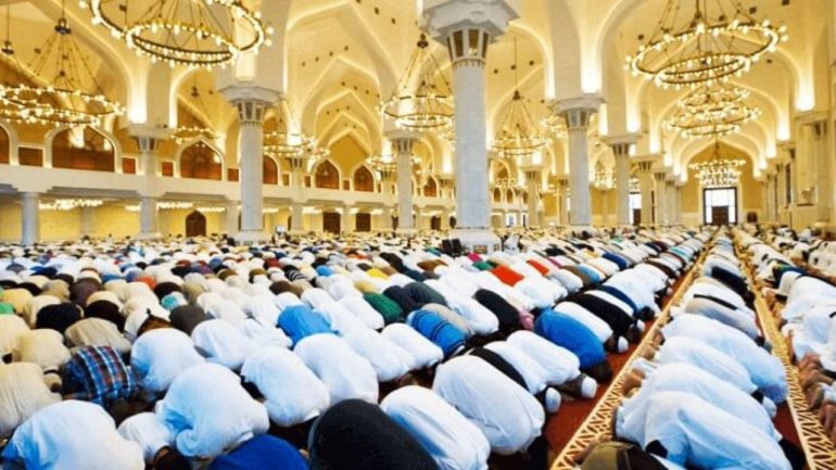 كيفية تأدية صلاة عيد الفطر وأقوال الائمة