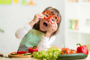 كيف تجعل الأطفال يأكلون طعامًا صحيًا