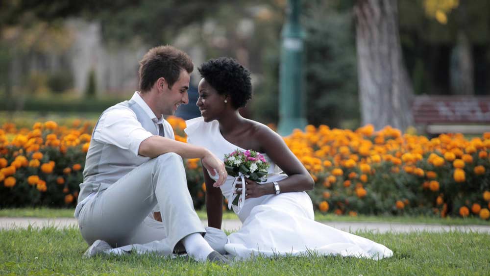 الزواج بين الثقافات: عندما يتعارض التقليد مع السعادة