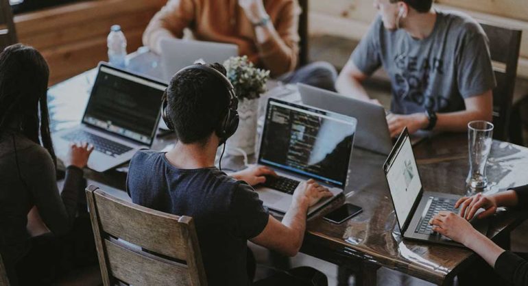 أهم الأشياء في اختيار شركة تطوير برمجيات الاستعانة بمصادر خارجية
