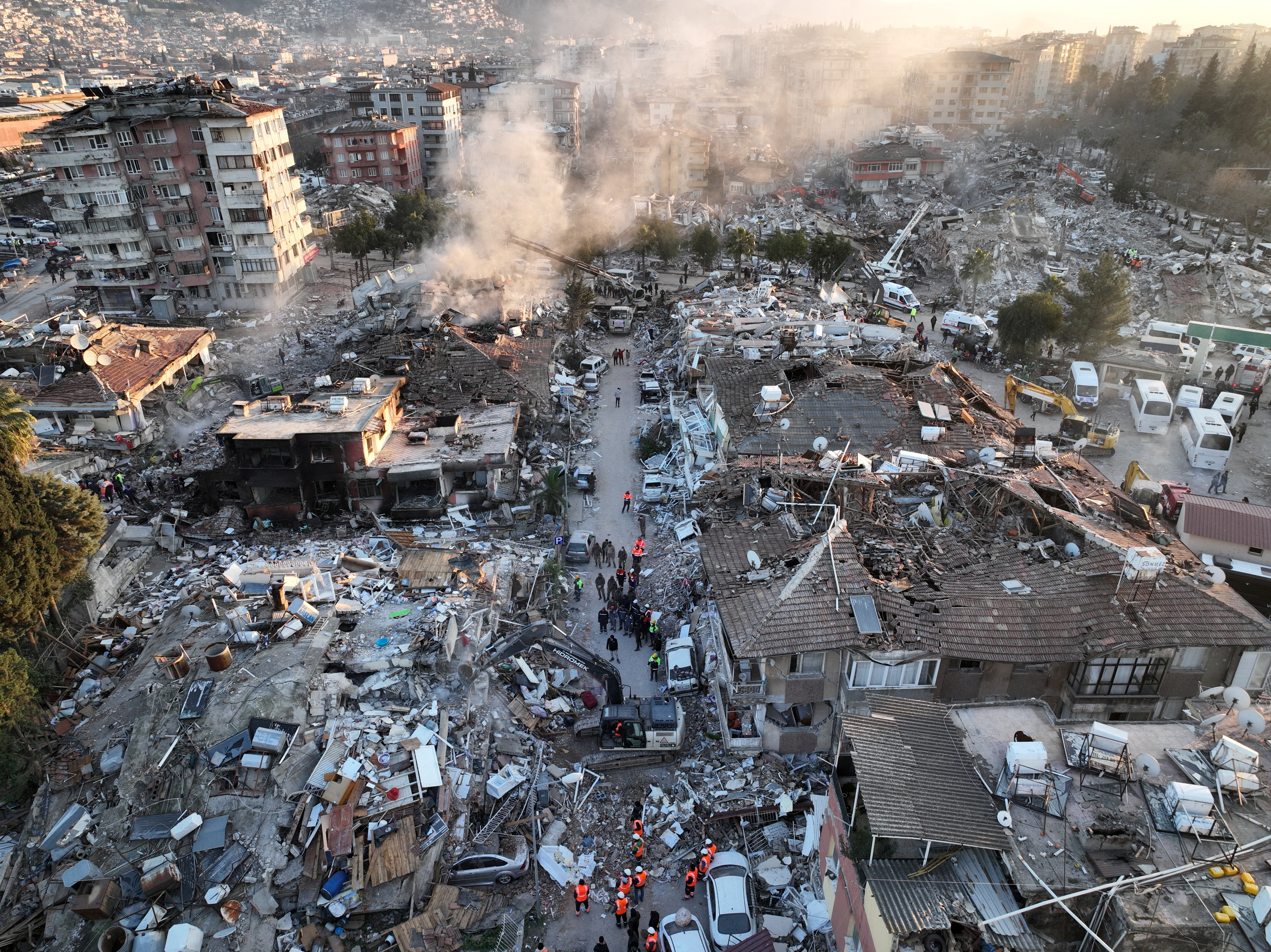 في أعقاب الزلزال المميت في هاتاي بتركيا