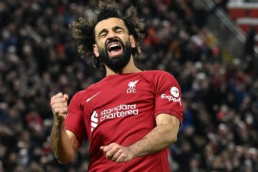 محمد صلاح يحتفل بهدفه أمام مانشستر يونايتد v2