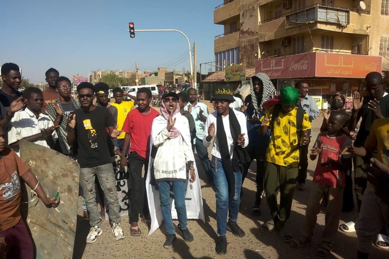 نقاط التجمع في الخرطوم وأم درمان شهدت توافد أعدادا كبيرة من المتظاهرين (الجزيرة)