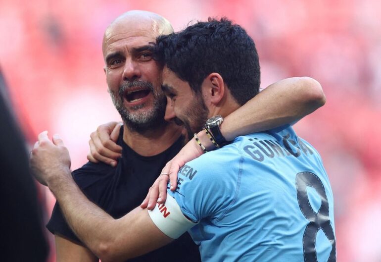 احتضن إيلكاي جوندوجان بيب جوارديولا بعد نهائي كأس الاتحاد الإنجليزي 2